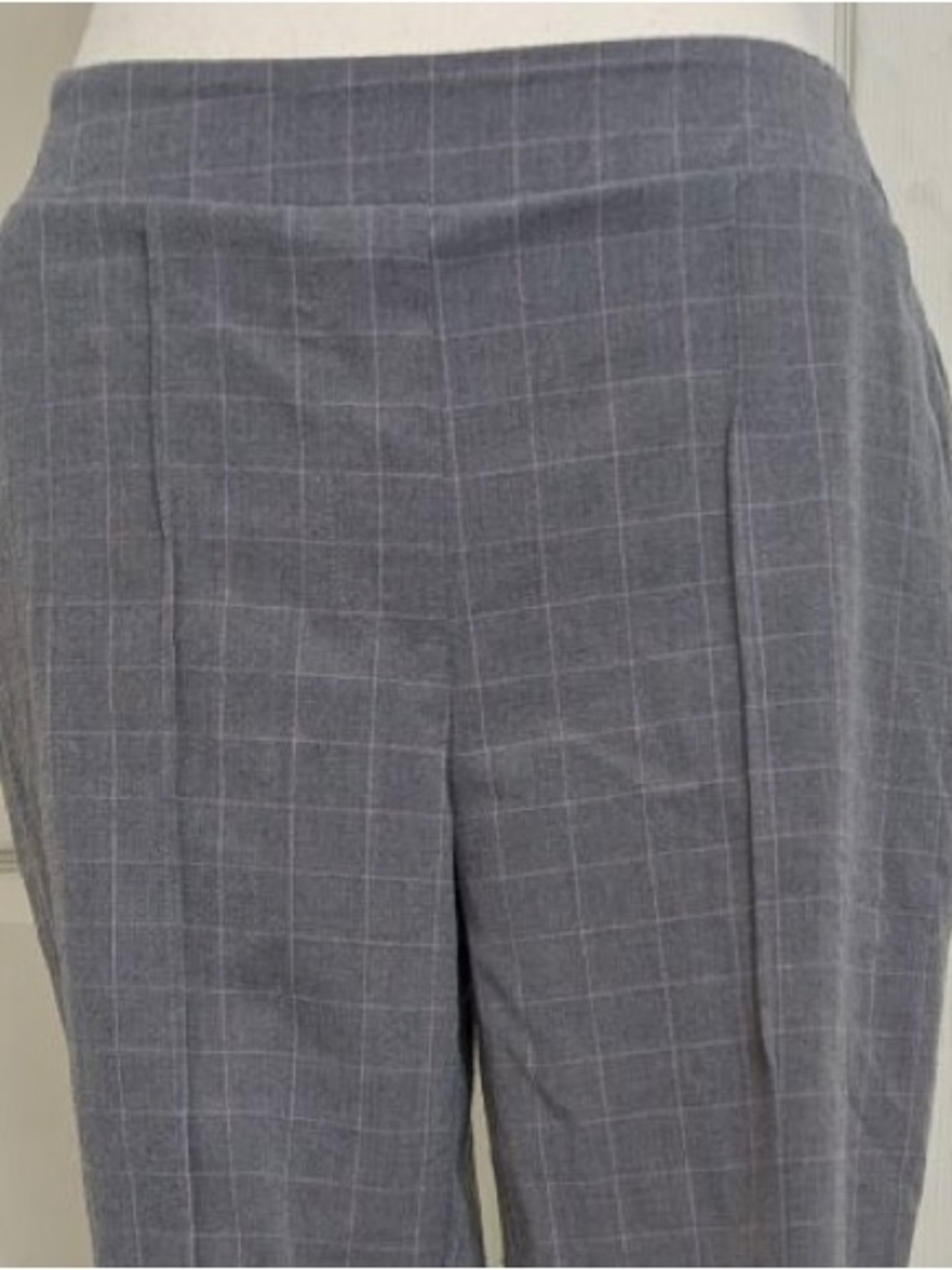 Nine West Gray Plaid Cropped Pants with Pink Windowpane Accent